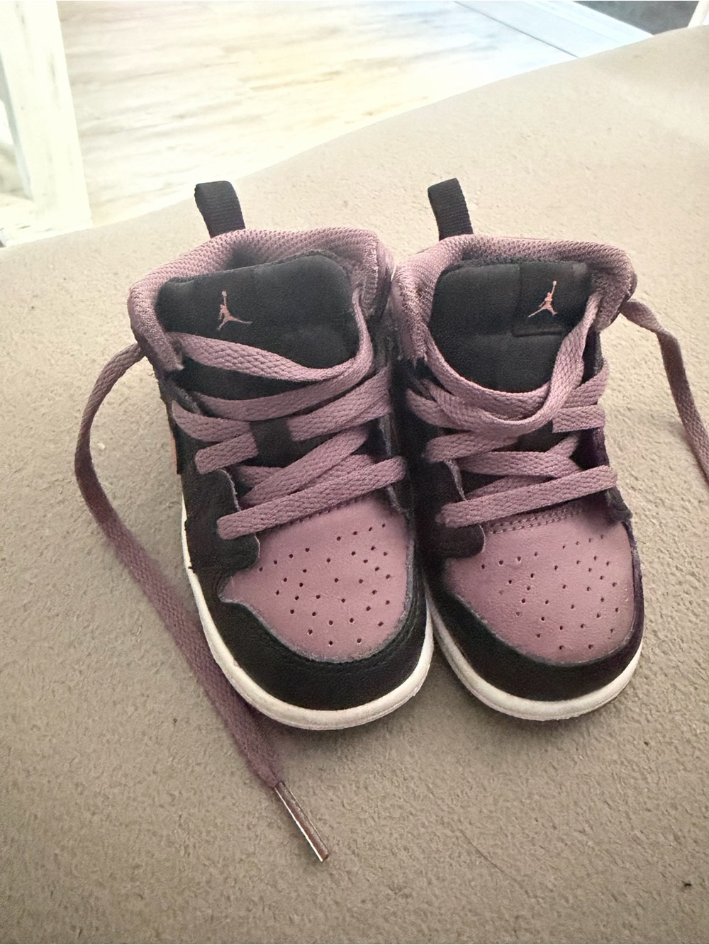 Jordan Kids' High-Top Sneakers in Mauve and Black